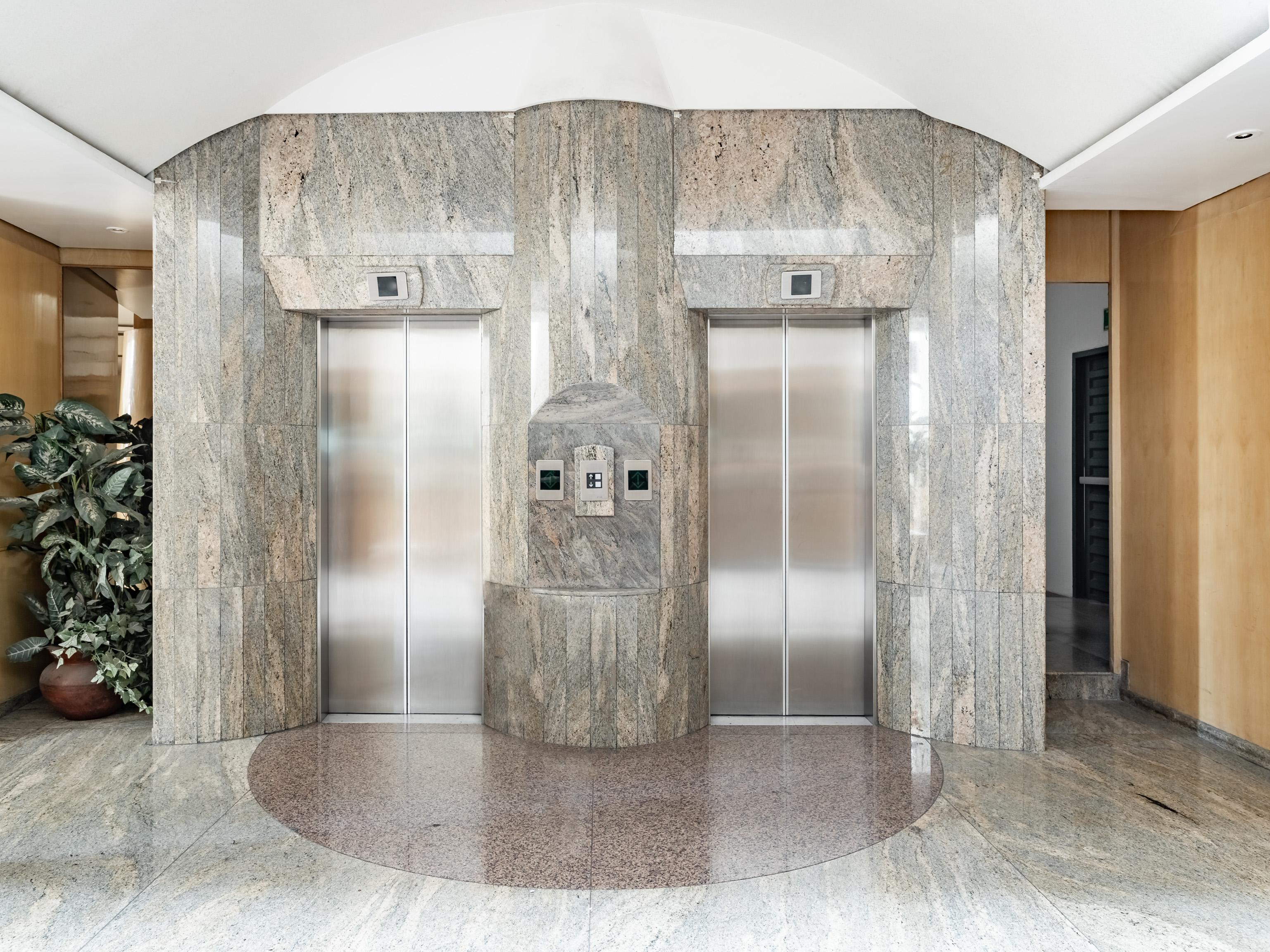 Capital O Andrade, مدينة مكسيكو المظهر الخارجي الصورة Elevators in a hotel